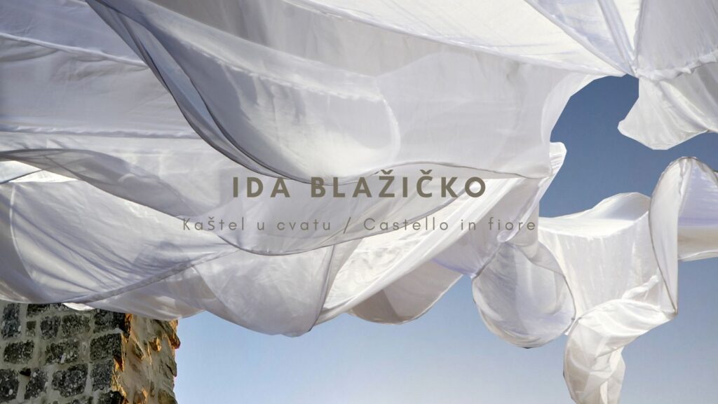 Kaštel u cvatu – instalacija Ide Blažičko u Momjanu