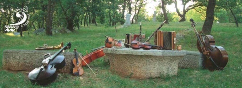 Tradicionalni glazbeni susret „Pišćaci i gunjci“ održava se 7.7.2024. uz radionice, izložbu i glazbeni program.